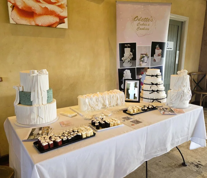 Yummy tasting samples, demo cakes, lots of lovely couples, and equally lovely vendors.
A great day had by all at @sittellaweddings for the Swan Valley Wedding Open Day.
#odettescakesandcookies
#sittellaweddings
#perthweddingvenue
#perthwedd